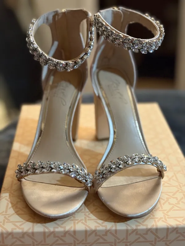 Jewel Badgley Mischka Champagne Heels 6.5 - Image 3