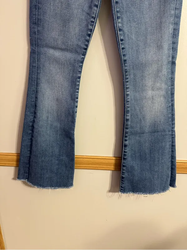MOTHER Blue The Weekender in First Mate Medium Wash Flare Jeans Size 23 - Image 9