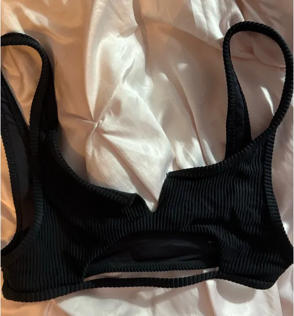 Frankies Bikinis Top - Image 2