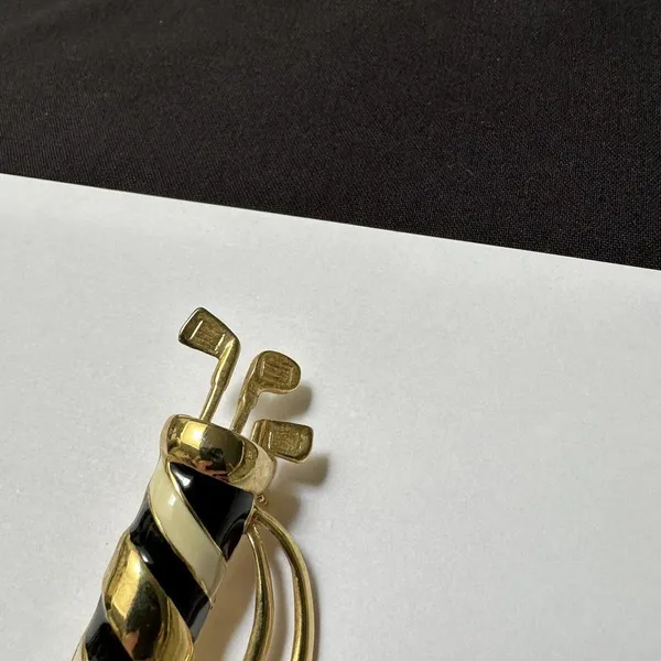 Golf Bag With Clubs Gold Tone Cream/Black Brooch Pin Golfing Perfect For Golfer - Image 2