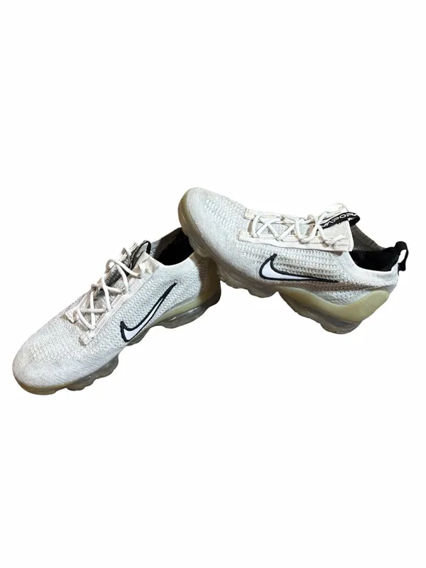 Nike Air VaporMax 2021 Flyknit Athletic Running Shoes - Image 4