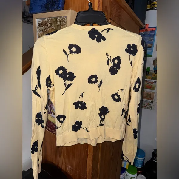 Ann Taylor Cream and Navy Floral Cardigan - Image 5