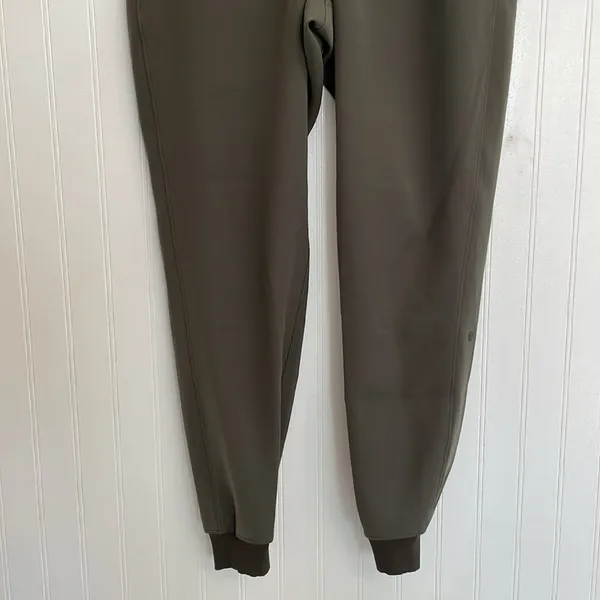 LULULEMON On the Fly Jogger in Dark Olive Size 6 - Image 8