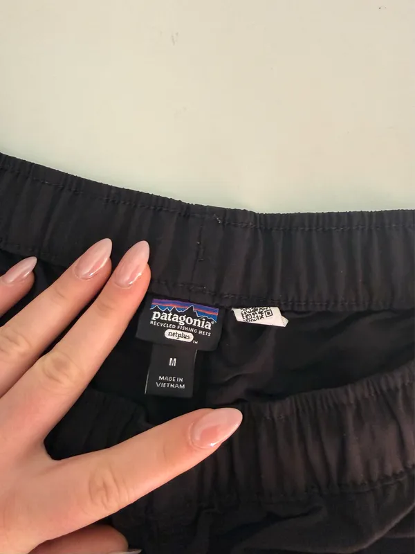 Patagonia Shorts Barely Baggies 2.5" - Image 4