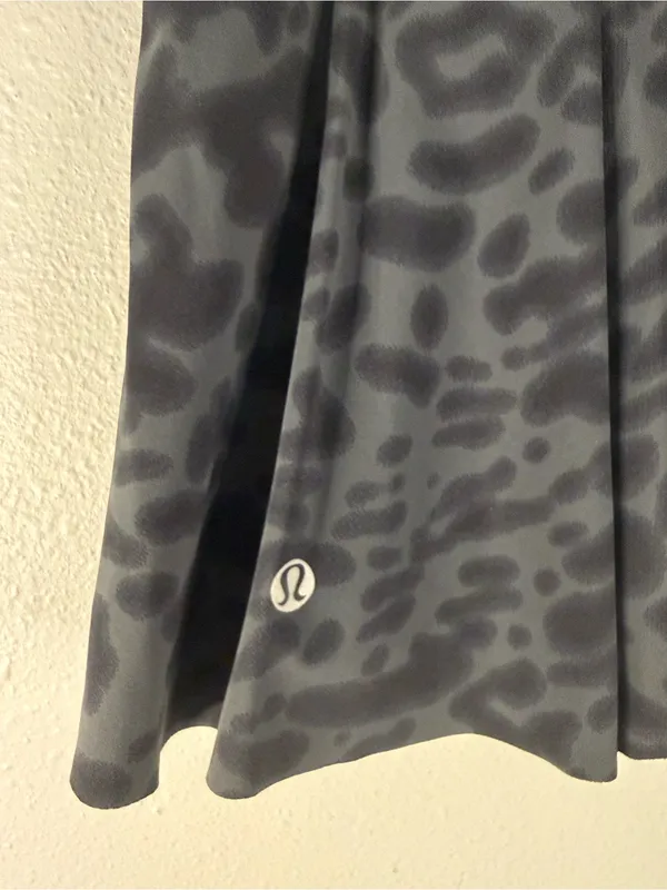 Lululemon Hit Your Stride Skirt – Animal Swirl Deep Coal Black – Size 6 – EUC - Image 4