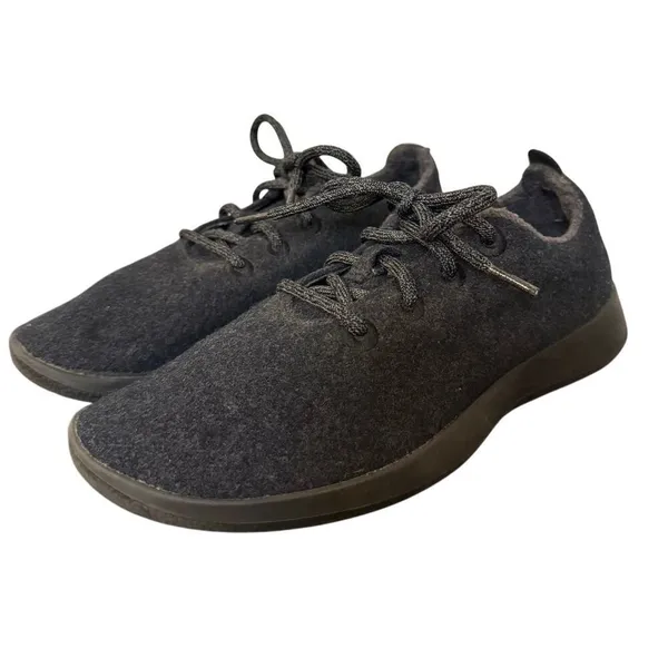 AllBirds black on black classic wool running sneaker size 9 - Image 3
