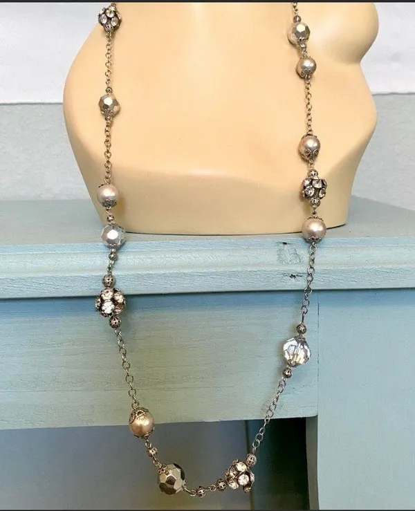 Ann Taylor Adorable statement necklace with pearl and rhinestones! 🤍🤍 - Image 3