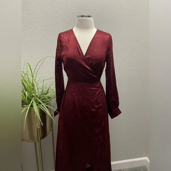 NWT Lost and Wander Napa Satin Wrap Dress in Burgundy Sz‎ Small $138 - Image 3