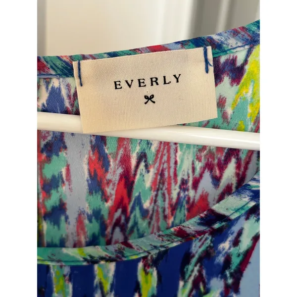 Everly EUC Women's Multicolor Aztec Chevron Ikat Sleeveless Blouse Size M - Image 3