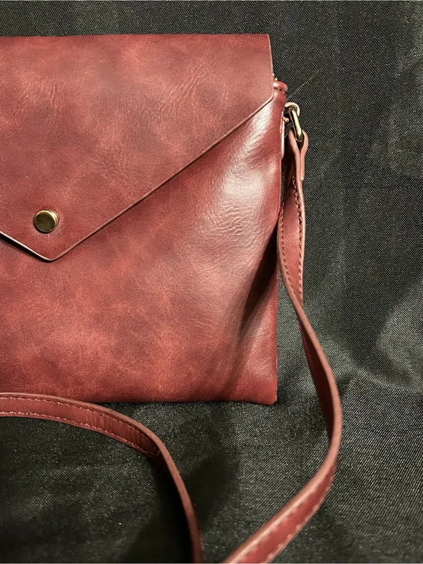 Lucky Brand Women's Envelope Crossbody Bag in Burgundy - Image 3