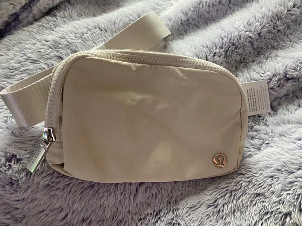 Lululemon Everywhere Belt Bag - Image 2