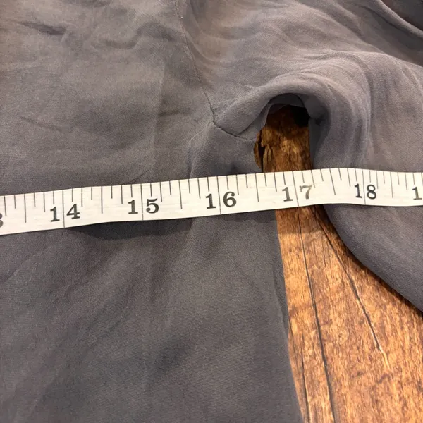 Aritzia Wilfred 100% Silk Charcoal Gray V Neck Open Back Blouse Women's Small - Image 7