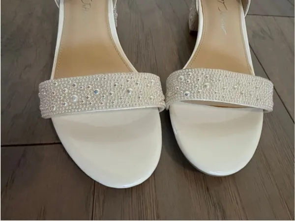 Betsey Johnson Mari White Pearl Embellished Block Heel Sandals Size 5 - Image 6