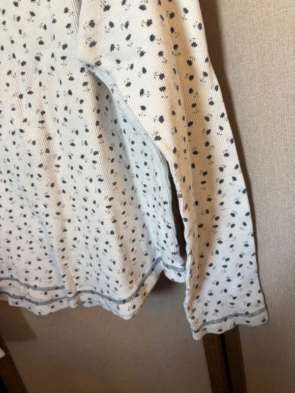 Route 66 FINAL MARKDOWN 66 Waffle Knit Top with Blue Dot Floral Print medium - Image 2