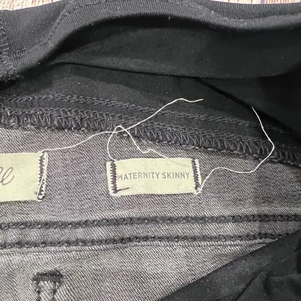 Madewell Maternity Skinny Jeans Black Distressed Raw Hem Over Belly Size 31 - Image 3