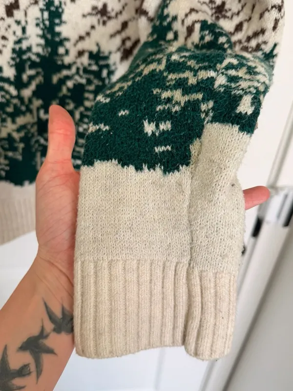 Old Navy Mountain Landscape Intarsia Crew-Neck Cozy Knit Sweater - Image 8