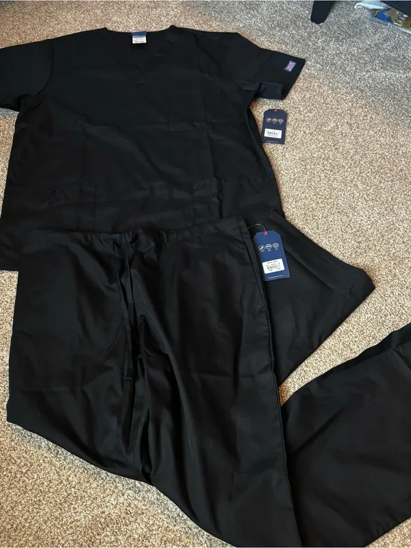 NEW Cherokee Professionals Scrubs Set, Modern Classic Black Size M (run big!!) - Image 2
