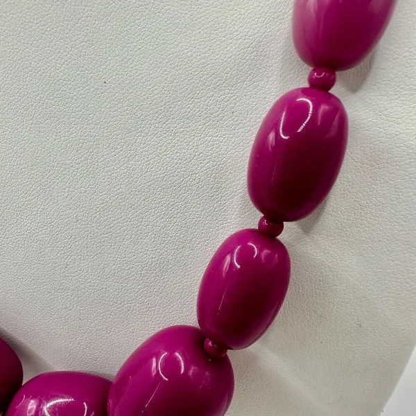 Chunky pink beaded necklace Pink - Image 3