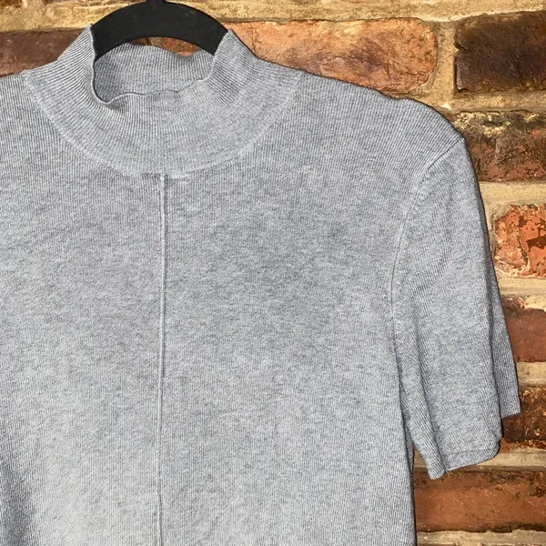 Industry Gray Knit Short Sleeve Mock Neck Lightweight Sweater Women's Size Small - Image 2