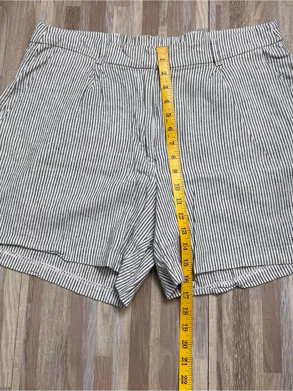 Old Navy Striped Women’s Linen Shorts Size XL - Image 2