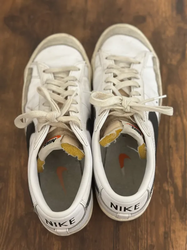 Nike Men’s White & Black Low-Top Sneakers - Image 5