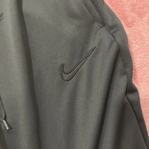 Nike joggers - Image 8