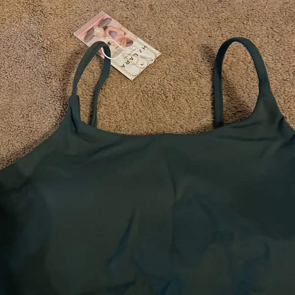 NWT halara medium‎ tank top - Image 4