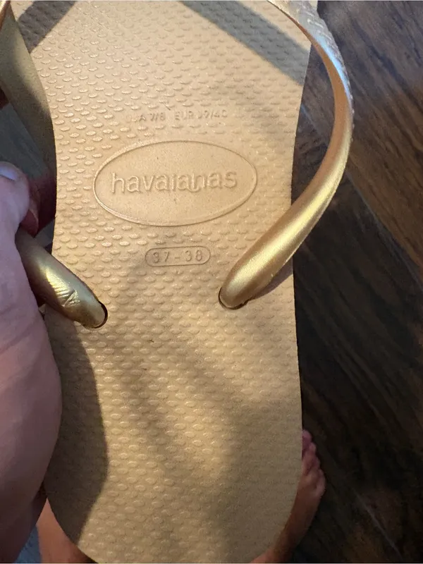 Havaianas Women's Sandals in Gold Metallic - Image 3