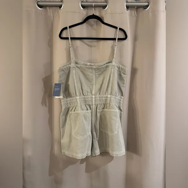 NWT Universal Thread Women's Khaki Green Romper - Image 2