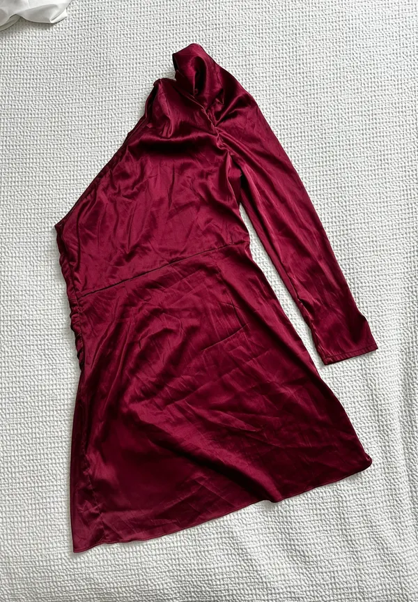 TCEC burgundy one sleeve satin mini dress - Image 4