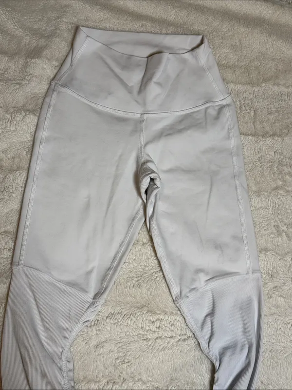 Alo High-Waist White Ribbed Leggings - Image 4