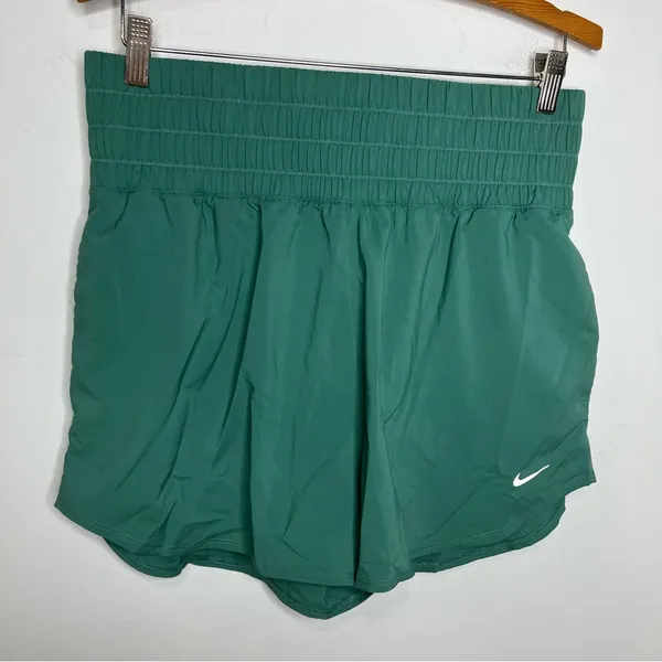 Nike women’s‎ one dri-fit ultra high waisted 3” brief lined shorts size large - Image 2