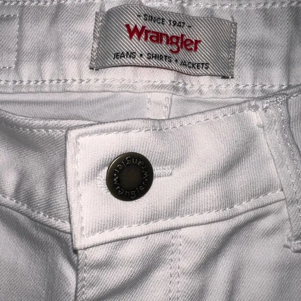 Wrangler🦎Women's 4" Fray Jean Short🌵 - Image 4