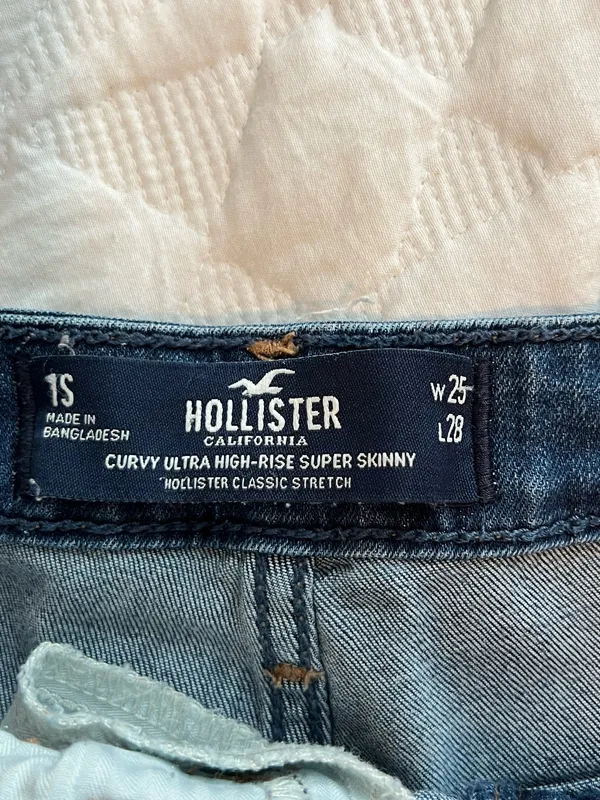 Hollister High-Waisted Ripped Skinny Jeans - Image 4