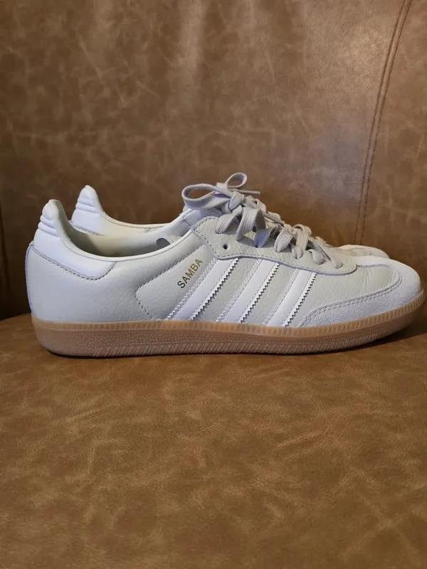 adidas women Light Gray Sneakers with Gum Sole - Image 7