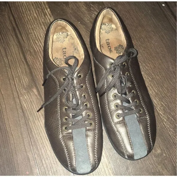 Taos Stealth brown lace up sneakers, size 7.5 - Image 5