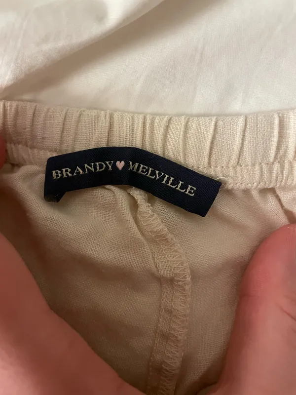 Brandy Melville Linen Shorts - Image 3