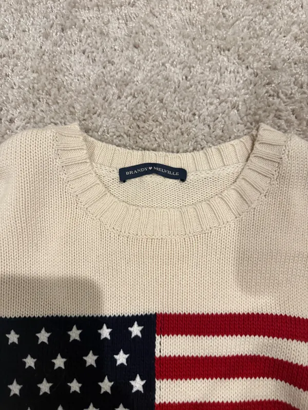 Brandy Melville Sweater - Image 3