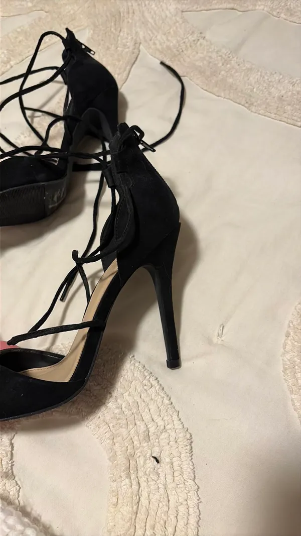 Forever 21 black heels - Image 3