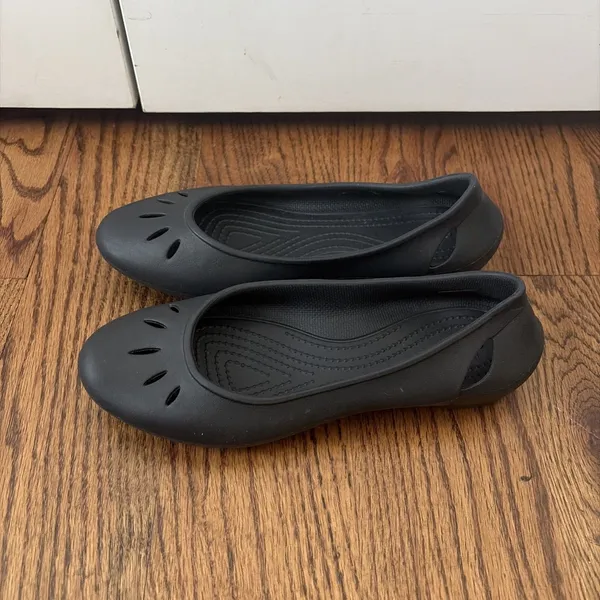 CROCS Womens Kelli Ballet Flat Size 8 Black Rubber Slip On Shoe Casual Cutouts - Image 3
