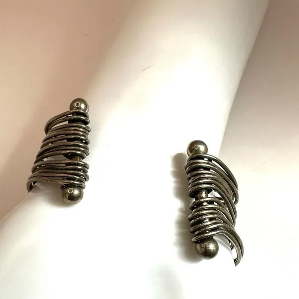 Silver tone multi strand cuff bracelet - Image 4
