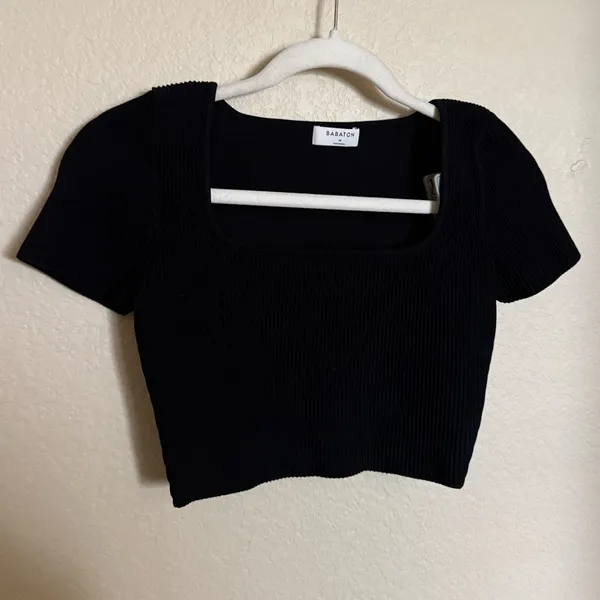 Aritzia‎ Babaton sculpt knit rib short sleeve square neck crop top sz m black - Image 3