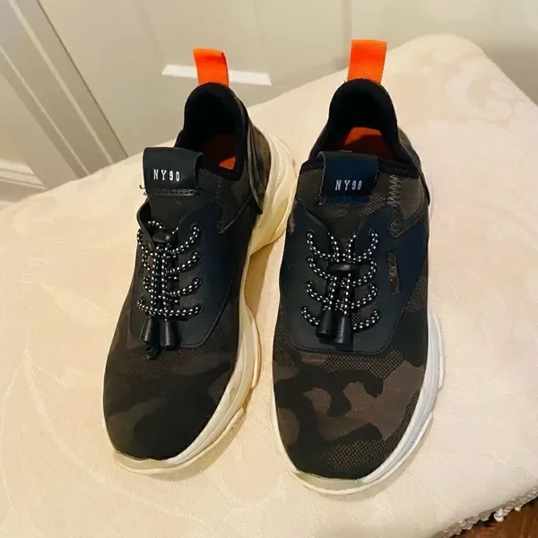 Steve Madden NY90 Camoflauge Tennis Shoes. GUC - Image 2