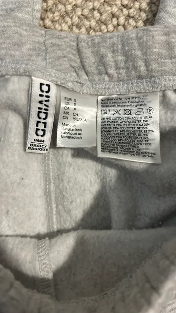 H&m gray sweatpants - Image 2
