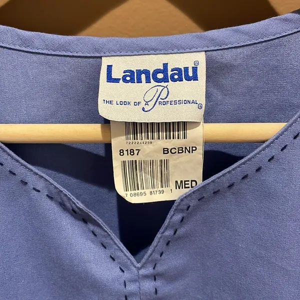 Landau scrub top in Ceil blue SZ M - Image 3