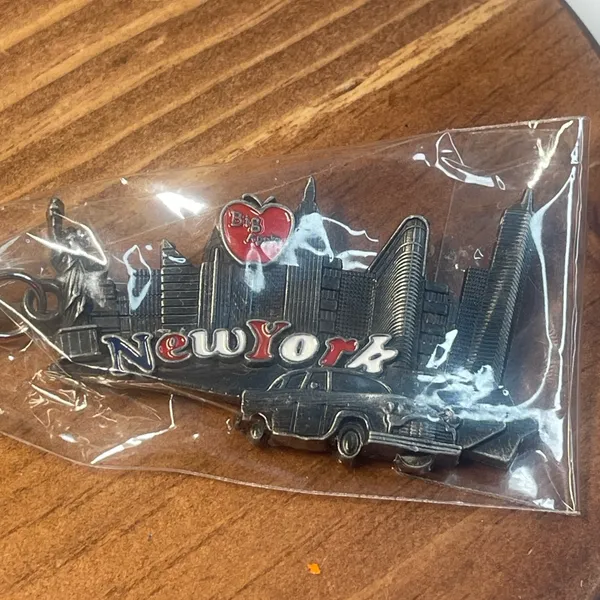New York Souvenir Keychain Black - Image 2