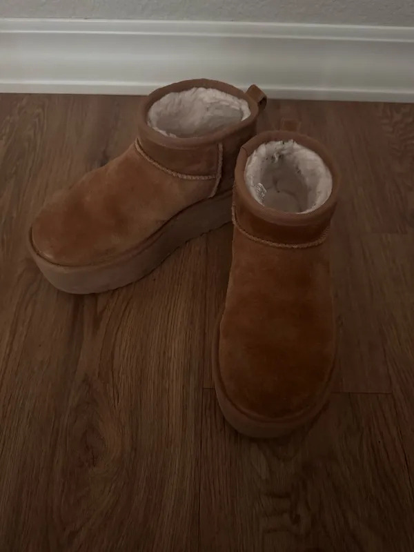 UGG Platform Boots Mini Ultra - Image 3