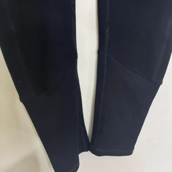 ALO Yoga High-Waist Alosoft Lounge Leggings Black Ribbed Size Small - Image 5