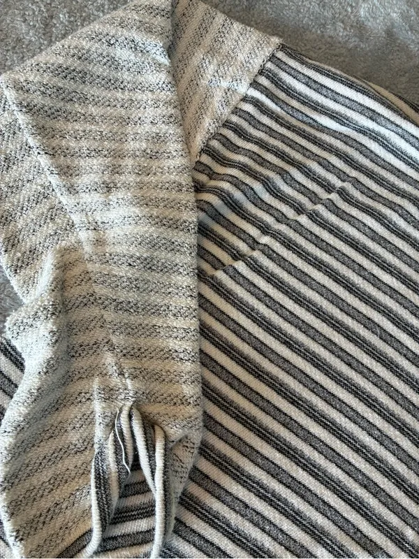 Women’s RETRO-ology Striped Crewneck Sweater - Gray & White Size 1X - Image 7