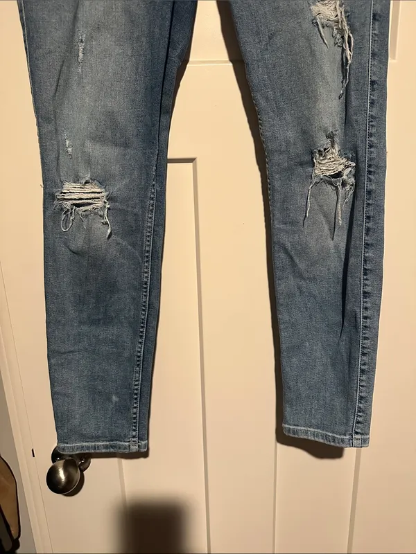 Guess Cropped Distressed Light Blue Women’s Jeans - Image 3